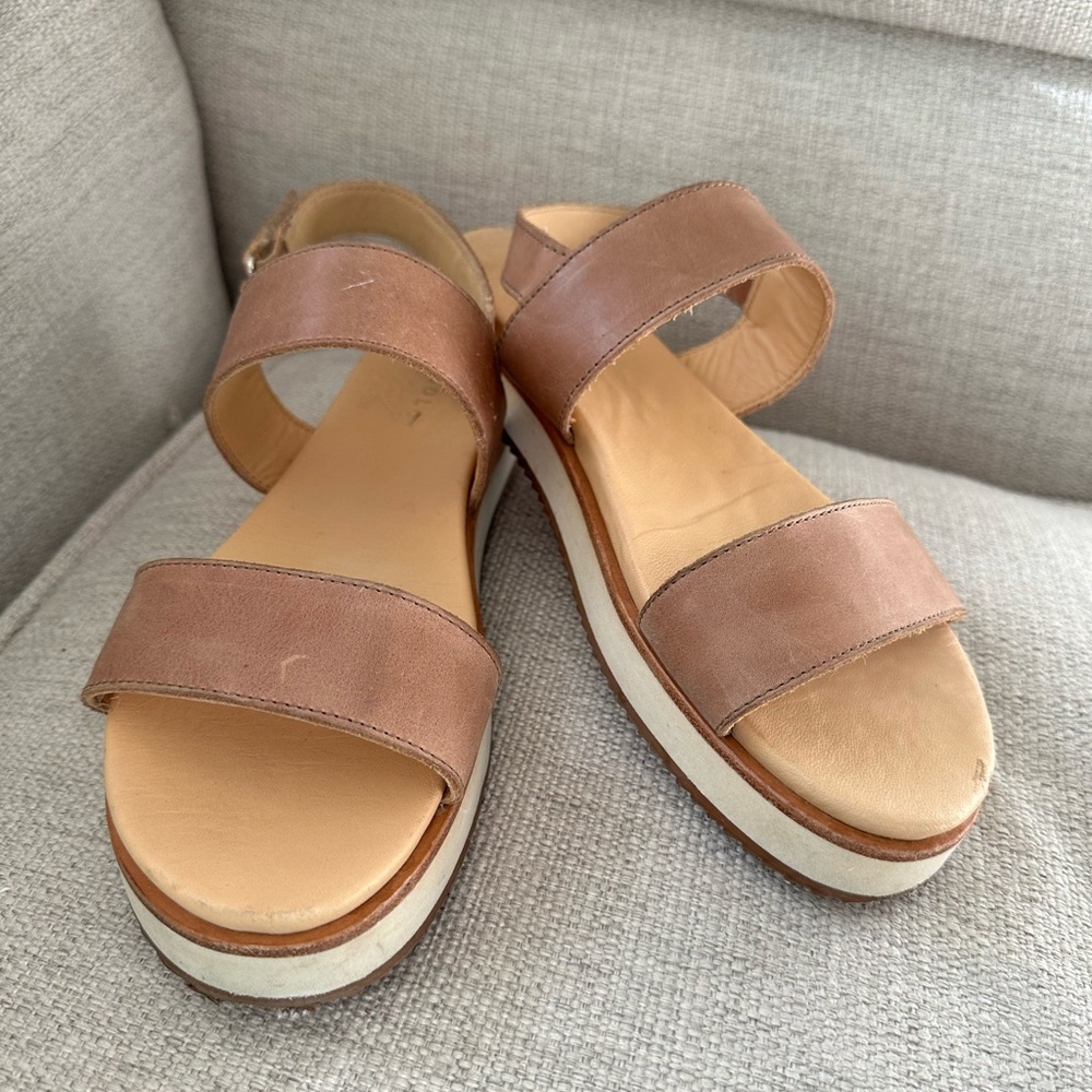 NISOLO by Anthropologie Go-To Flatform
Sandal Almond size 8